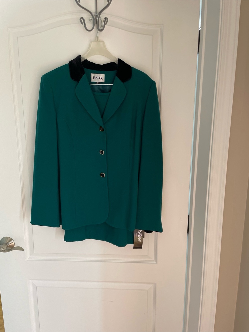 NWT Kasper Stretch Fabric Skirt Suit Scotch Pine Troika Size 12 Roll Up Sleeve